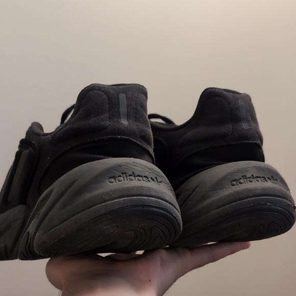 Adidas Ozelia Black With Leather - Picture 4 of 9